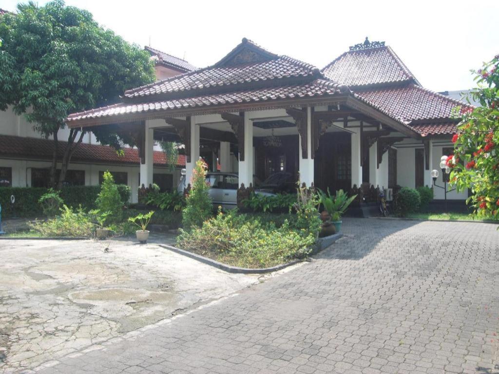 Sadinah Sahid Josodipuro Hotel Colomadu Extérieur photo
