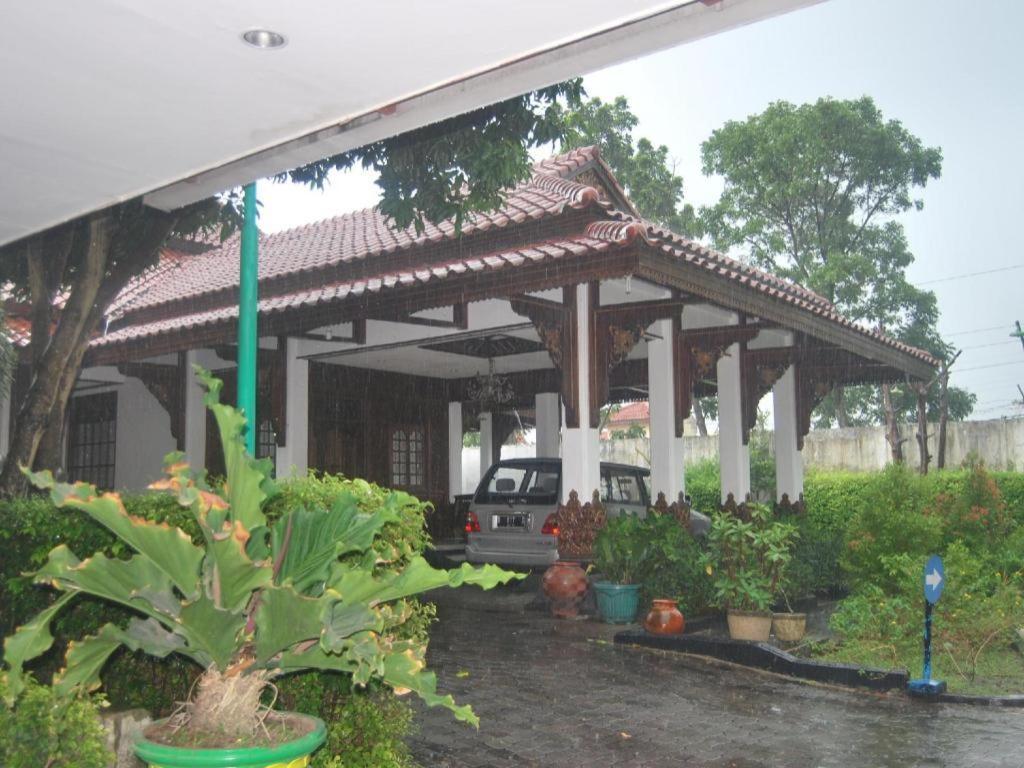 Sadinah Sahid Josodipuro Hotel Colomadu Extérieur photo