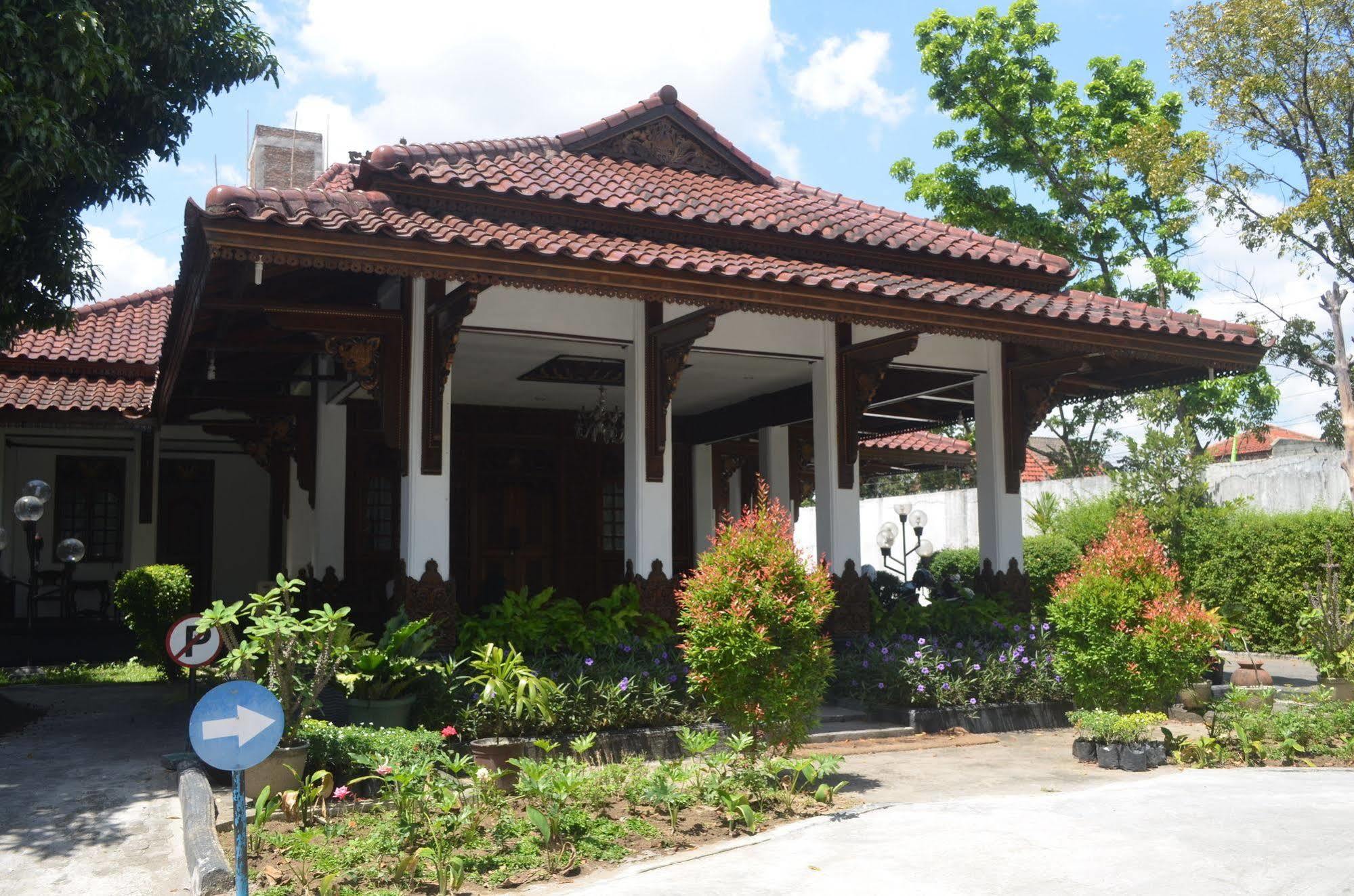 Sadinah Sahid Josodipuro Hotel Colomadu Extérieur photo