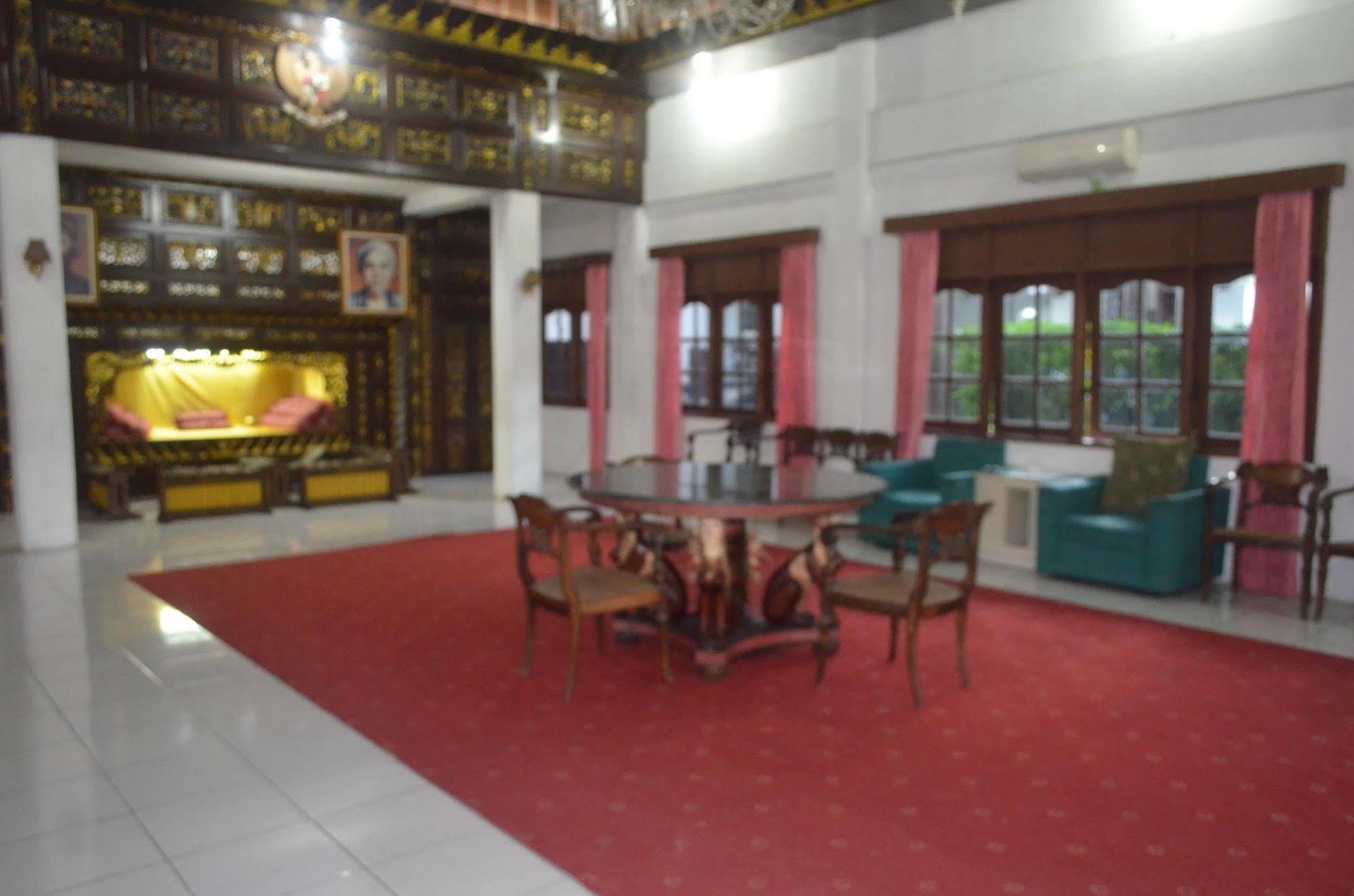 Sadinah Sahid Josodipuro Hotel Colomadu Extérieur photo