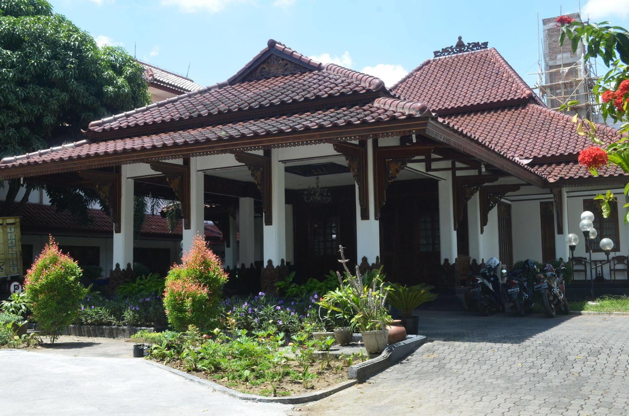 Sadinah Sahid Josodipuro Hotel Colomadu Extérieur photo