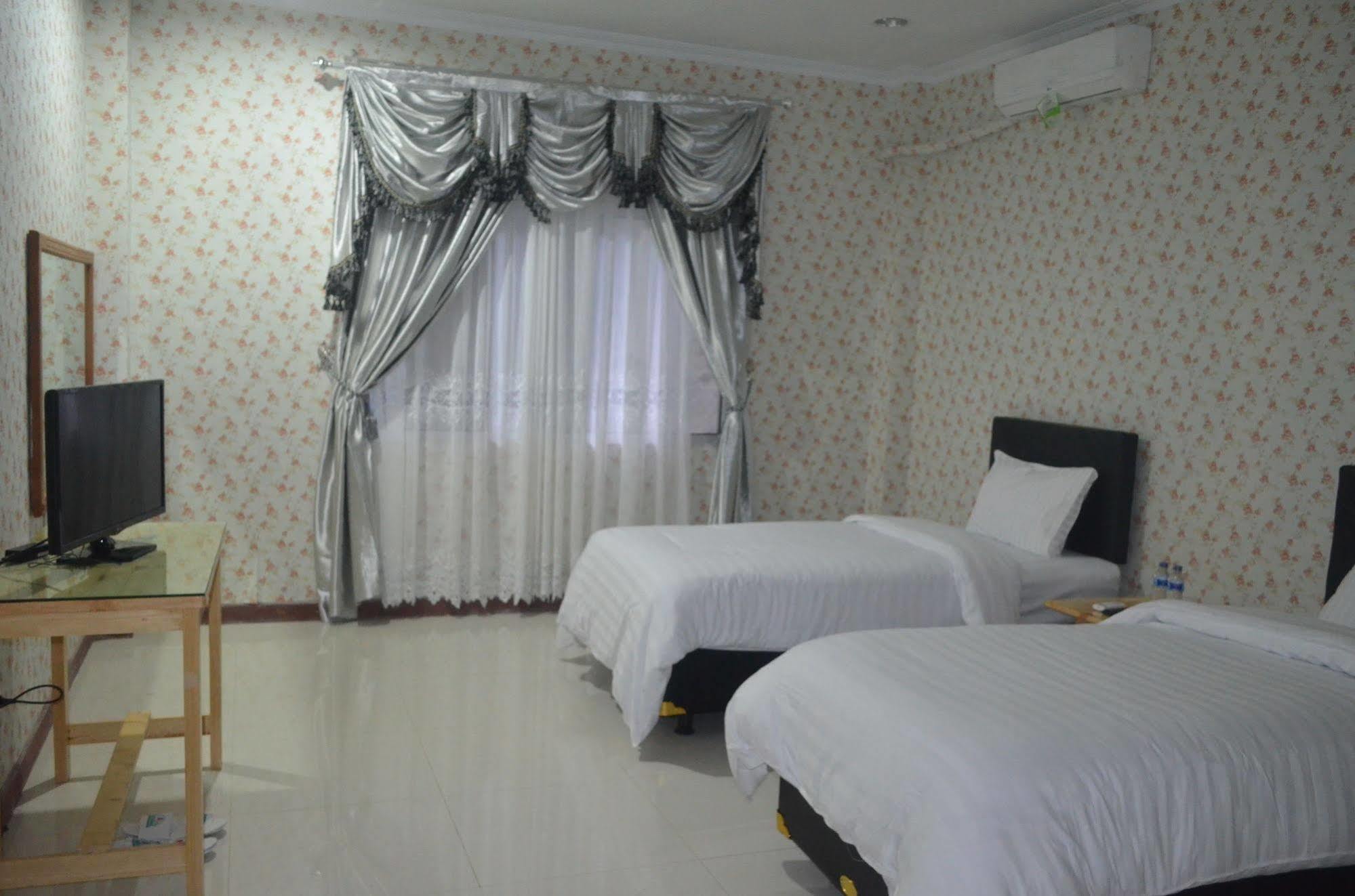 Sadinah Sahid Josodipuro Hotel Colomadu Extérieur photo